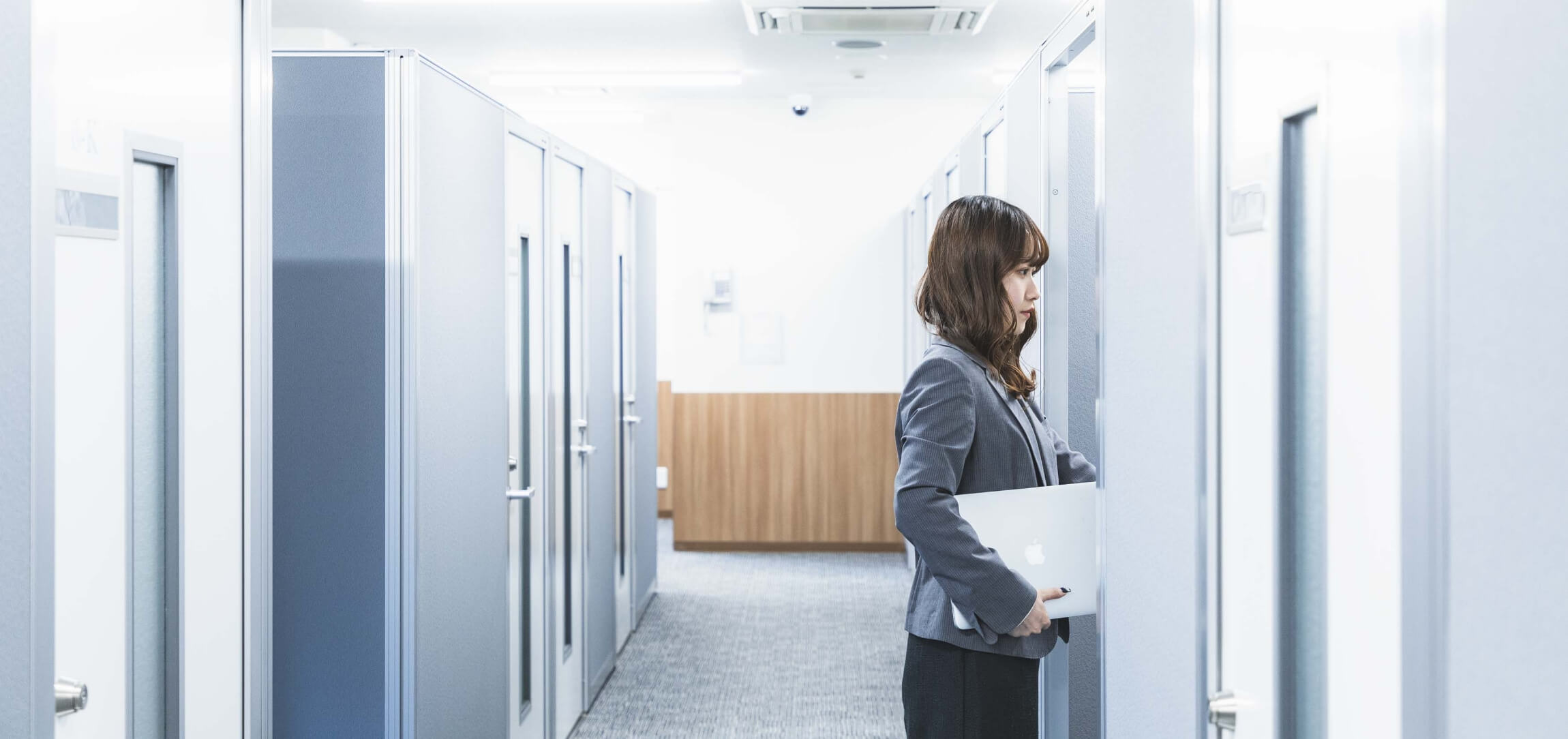 OFFiTs本町の内観