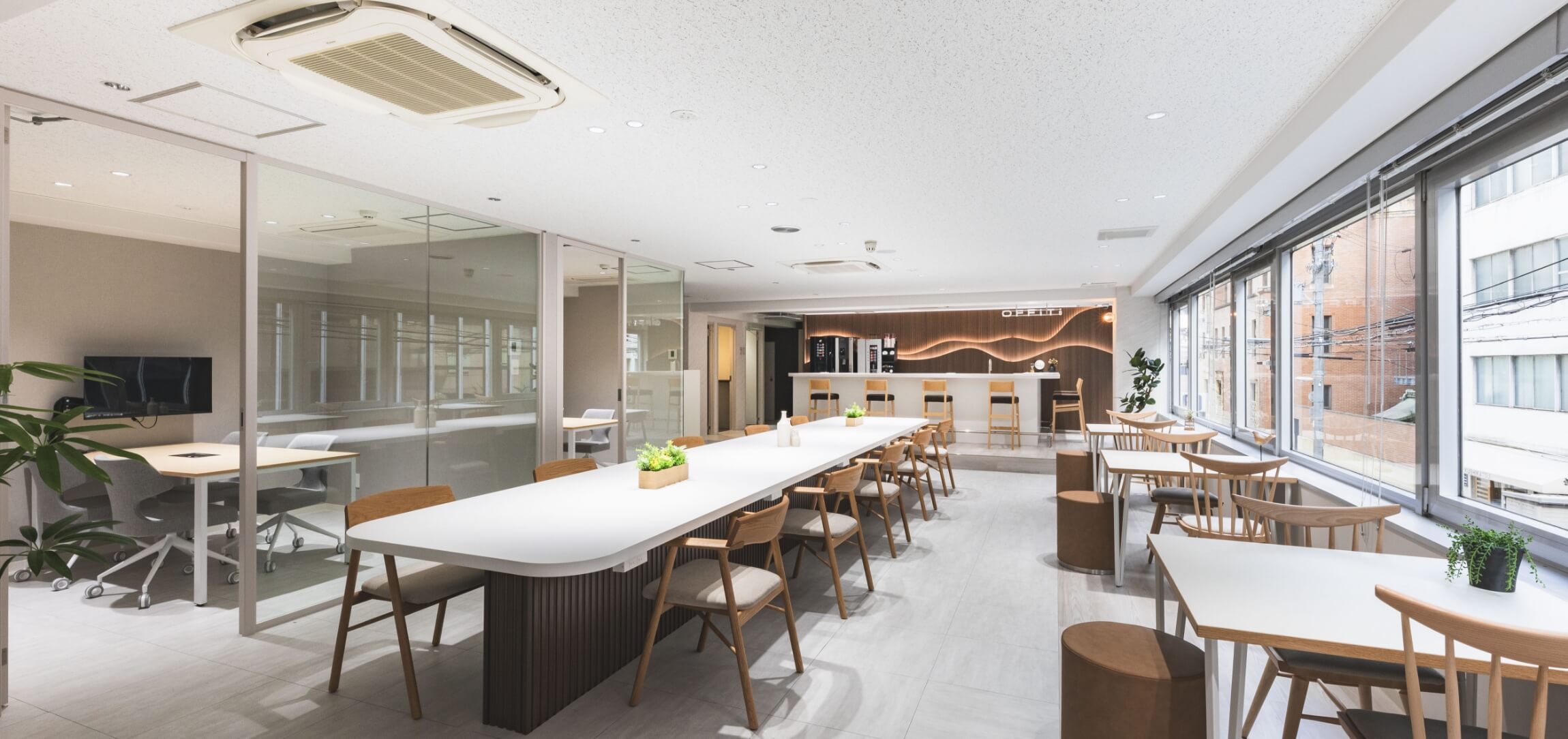 OFFiTs淀屋橋の内観